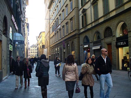 Via dei Calzaiuoli verso piazza della Signoria